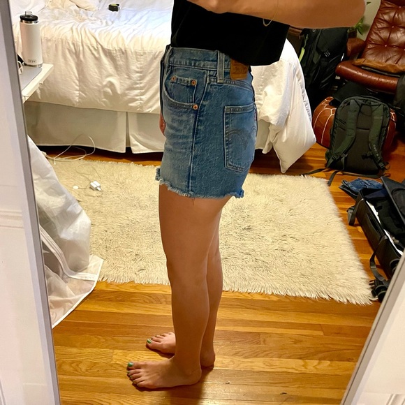 Levi’s Ribcage Shorts - Picture 7 of 10